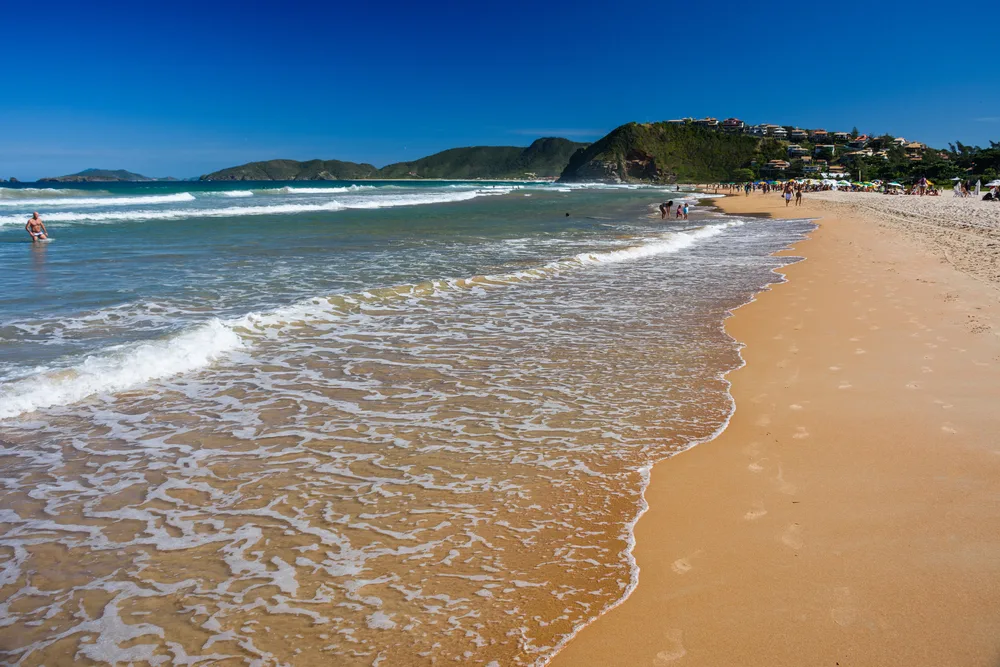 shutterstock 421998478 1 jpg Você precisa conhecer essa praia paradisíaca que fica em Búzios (RJ)