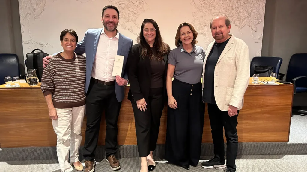 Cristina Fritsch, Richard Andreazza, Alessandra Harms, Rosana Carvalho e Guilherme Paulus reunidos no cafe da manha de capacitacao da Abav-RJ para agentes de viagens