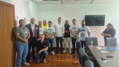 Reunião na Assembleia Legislativa do Rio com hoteleiros e comerciantes de Ilha Grande sobre a taxa de turismo