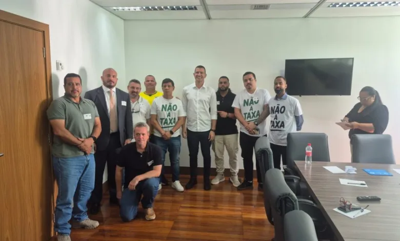 Reunião na Assembleia Legislativa do Rio com hoteleiros e comerciantes de Ilha Grande sobre a taxa de turismo