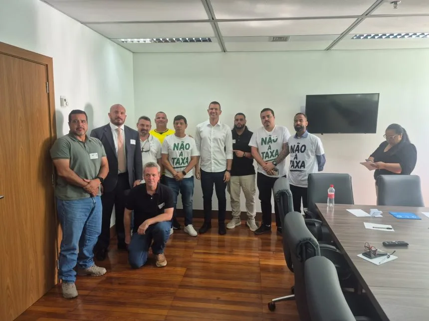 Reunião na Assembleia Legislativa do Rio com hoteleiros e comerciantes de Ilha Grande sobre a taxa de turismo