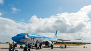 Aviao em pista do Aeroporto Internacional de Cabo Frio, que voltara a receber voos fretados da Argentina na alta temporada de 2027