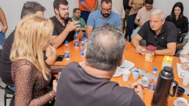 Público e estruturas montadas no Parque de Exposições Latiff Mussi Rocha durante a Expo Macaé