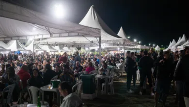 Festival do Camarão 2026 em Cabo Frio: datas, pratos e shows na Praia do Siqueira