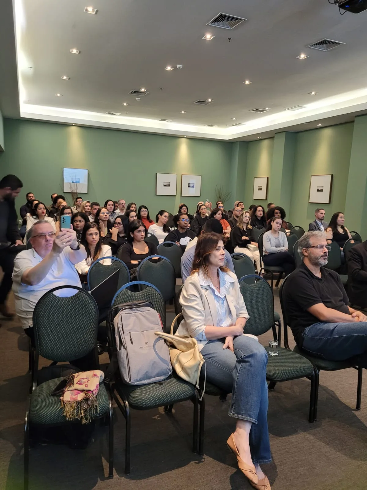 Palestra do HotéisRIO debate cuidados sanitários e uso do desfibrilador em hotéis