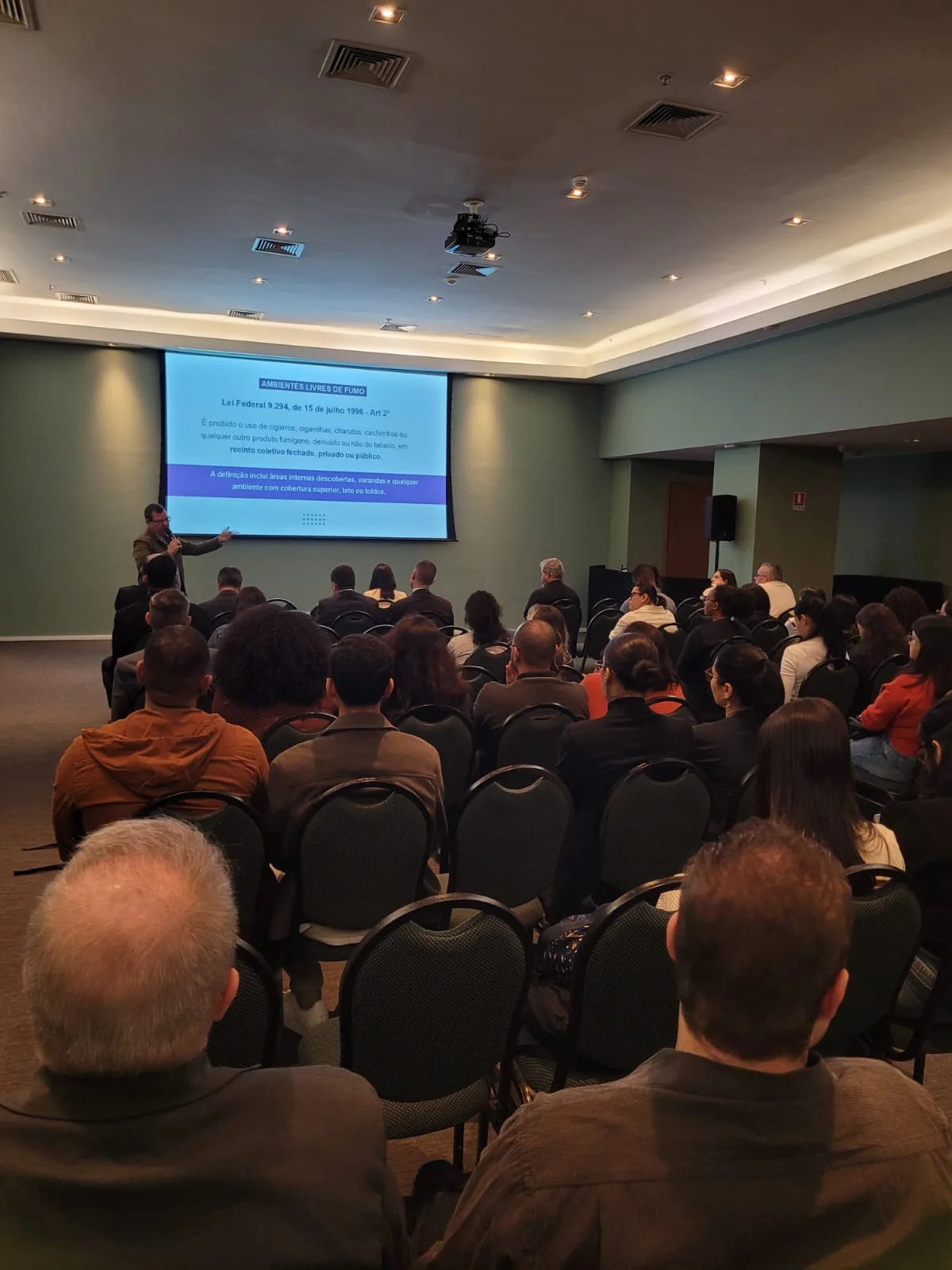 Palestra do HotéisRIO debate cuidados sanitários e uso do desfibrilador em hotéis