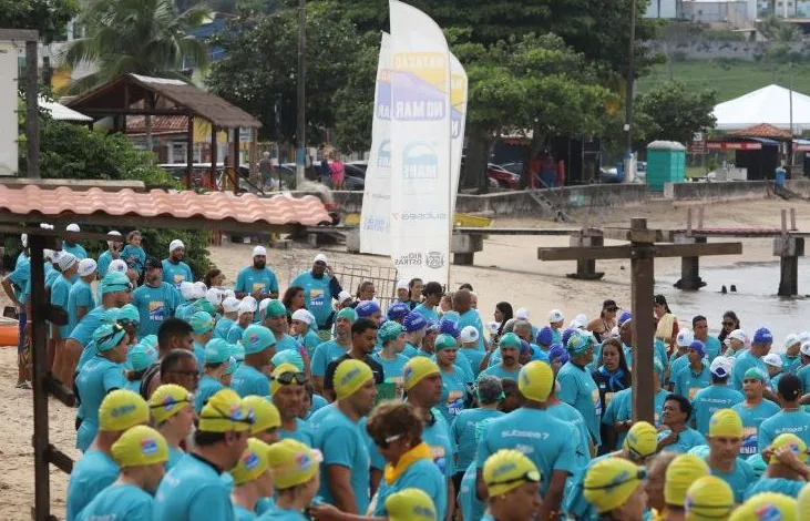 Atletas participam de prova de natação em águas abertas em Rio das Ostras