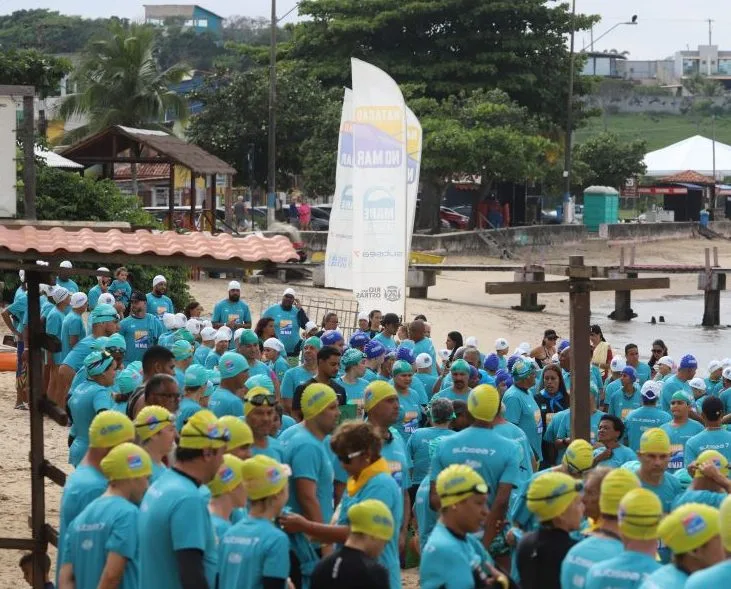 Atletas participam de prova de natação em águas abertas em Rio das Ostras