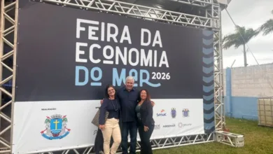 Equipe de Rio das Ostras durante a Feira da Economia do Mar 2026, realizada na Expo Macae, evento que debateu turismo nautico e economia azul