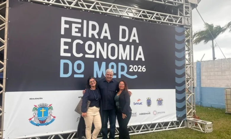 Equipe de Rio das Ostras durante a Feira da Economia do Mar 2026, realizada na Expo Macae, evento que debateu turismo nautico e economia azul