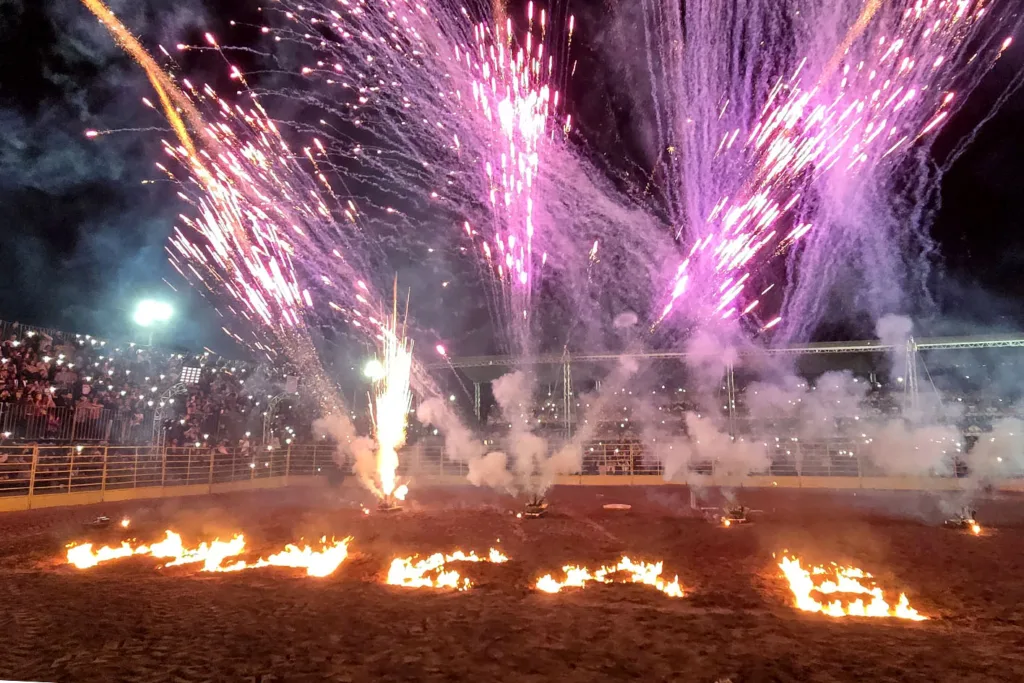 Rodeio da Expo Macaé 2026 na arena do Parque de Exposições Latiff Mussi Rocha, em Macaé (RJ)