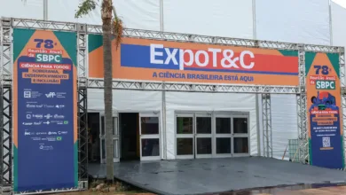 Tenda montada no campus do Gragoatá da UFF, em Niterói, para a 78ª Reunião Anual da SBPC