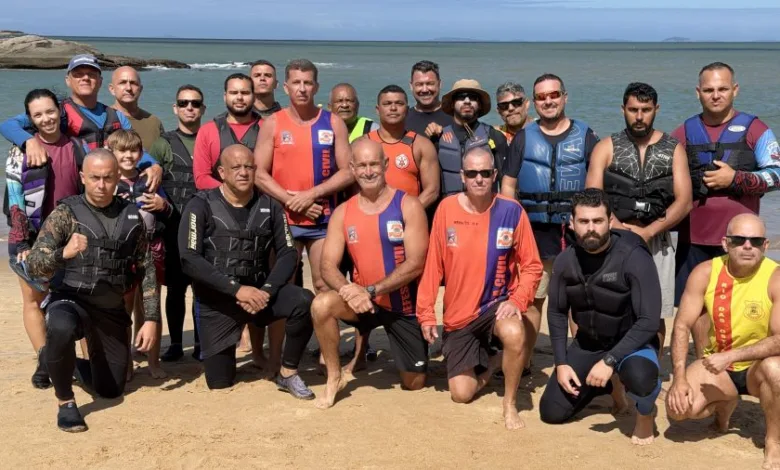 Capacitação de pilotos de moto aquática na Praia do Bosque, em Rio das Ostras